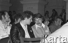 Czerwiec 1981, Warszawa, Polska.
I Walne Zebranie Delegatów NSZZ „Solidarność” Regionu Mazowsze w gmachu Politechniki Warszawskiej. Na pierwszym planie Zbigniew Bujak (w czarnej kurtce) i Zbigniew Janas.
Fot. NN, zbiory Ośrodka KARTA/Independent Polish Agency (IPA) przekazał Józef Lebenbaum