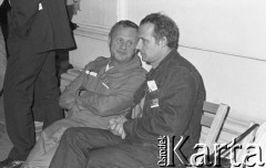 Czerwiec 1981, Warszawa, Polska.
I Walne Zebranie Delegatów NSZZ „Solidarność” Regionu Mazowsze w gmachu Politechniki Warszawskiej. Uczestnicy zgromadzenia, m.in. Adam Michnik (po prawej).
Fot. NN, zbiory Ośrodka KARTA/Independent Polish Agency (IPA) przekazał Józef Lebenbaum