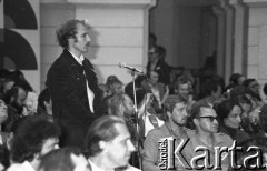 Czerwiec 1981, Warszawa, Polska.
I Walne Zebranie Delegatów NSZZ „Solidarność” Regionu Mazowsze w gmachu Politechniki Warszawskiej. Z prawej siedzą Anna Tymowska i Henryk Bąk.
Fot. NN, zbiory Ośrodka KARTA/Independent Polish Agency (IPA) przekazał Józef Lebenbaum