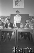1981, Warszawa, Polska.
Szkolenie w siedzibie NSZZ „Solidarność” Regionu Mazowsze przy ul. Mokotowskiej 16/20. Stoi Zbigniew Bujak, z prawej siedzi Łukasz Abgarowicz. 
Fot. NN, zbiory Ośrodka KARTA/Independent Polish Agency (IPA) przekazał Józef Lebenbaum