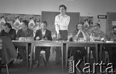 1981, Warszawa, Polska.
Szkolenie w siedzibie NSZZ „Solidarność” Regionu Mazowsze przy ul. Mokotowskiej 16/20. Na zdjęciu od lewej: Jacek Wójcik, NN, NN, Zbigniew Bujak, Łukasz Abgarowicz, Henryk Bąk i Ryszard Bugaj. 
Fot. NN, zbiory Ośrodka KARTA/Independent Polish Agency (IPA) przekazał Józef Lebenbaum