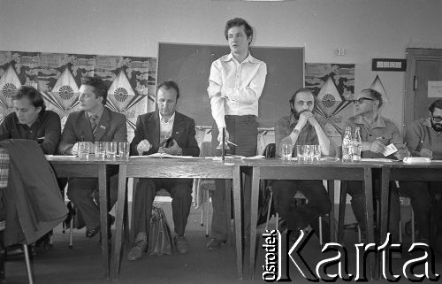 1981, Warszawa, Polska.
Szkolenie w siedzibie NSZZ „Solidarność” Regionu Mazowsze przy ul. Mokotowskiej 16/20. Na zdjęciu od lewej: Jacek Wójcik, NN, NN, Zbigniew Bujak, Łukasz Abgarowicz, Henryk Bąk i Ryszard Bugaj. 
Fot. NN, zbiory Ośrodka KARTA/Independent Polish Agency (IPA) przekazał Józef Lebenbaum