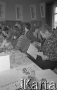 1981, Warszawa, Polska.
Szkolenie w siedzibie NSZZ „Solidarność” Regionu Mazowsze przy ul. Mokotowskiej 16/20, z prawej siedzi Janusz Onyszkiewicz.
Fot. NN, zbiory Ośrodka KARTA/Independent Polish Agency (IPA) przekazał Józef Lebenbaum