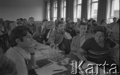 1981, Warszawa, Polska.
Szkolenie w siedzibie NSZZ „Solidarność” Regionu Mazowsze przy ul. Mokotowskiej 16/20, z lewej siedzi Jerzy Dyner, z prawej: NN, Wiktor Kulerski, Marek Kulerski, Romuald Kukułowicz, NN, Stanisław Krukowski.
Fot. NN, zbiory Ośrodka KARTA/Independent Polish Agency (IPA) przekazał Józef Lebenbaum