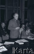Przed 12.01.1981, Ustrzyki Dolne, Polska.
Sala konferencyjna Urzędu Miasta i Gminy, strajk okupacyjny rolników. Narada.
Fot. Lech Ścibor-Rylski, zbiory Ośrodka KARTA/Independent Polish Agency (IPA) przekazał Józef Lebenbaum