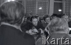 6-8.01.1981, Ustrzyki Dolne, Polska. 
Sala konferencyjna Urzędu Miasta i Gminy. Rozmowy komisji rządowej ze strajkującymi rolnikami. W środku siedzi Wieńczysław Nowacki.
Fot. Lech Ścibor-Rylski, zbiory Ośrodka KARTA/Independent Polish Agency (IPA) przekazał Józef Lebenbaum