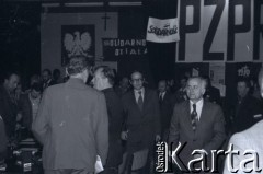 6-8.01.1981, Ustrzyki Dolne, Polska. 
Sala konferencyjna Urzędu Miasta i Gminy. Rozmowy komisji rządowej ze strajkującymi rolnikami. Na zdjęciu uczestnicy rozmów.
Fot. Lech Ścibor-Rylski, zbiory Ośrodka KARTA/Independent Polish Agency (IPA) przekazał Józef Lebenbaum