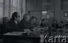 6-8.01.1981, Ustrzyki Dolne, Polska. 
Sala konferencyjna Urzędu Miasta i Gminy. Rozmowy komisji rządowej ze strajkującymi rolnikami. 
Fot. Lech Ścibor-Rylski, zbiory Ośrodka KARTA/Independent Polish Agency (IPA) przekazał Józef Lebenbaum