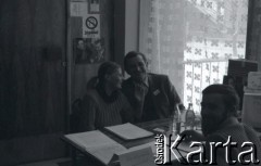 Przed 12.01.1981, Ustrzyki Dolne, Polska.
Strajk okupacyjny rolników w sali konferencyjnej Urzędu Miasta i Gminy. Uczestnicy strajku.
Fot. Lech Ścibor-Rylski, zbiory Ośrodka KARTA/Independent Polish Agency (IPA) przekazał Józef Lebenbaum
