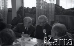 Przed 12.01.1981, Ustrzyki Dolne, Polska.
Strajk okupacyjny rolników w sali konferencyjnej Urzędu Miasta i Gminy. Uczestnicy strajku.
Fot. Lech Ścibor-Rylski, zbiory Ośrodka KARTA/Independent Polish Agency (IPA) przekazał Józef Lebenbaum