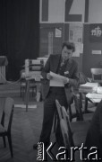 Przed 12.01.1981, Ustrzyki Dolne, Polska.
Strajk okupacyjny rolników w sali konferencyjnej Urzędu Miasta i Gminy. Uczestnik strajku.
Fot. Lech Ścibor-Rylski, zbiory Ośrodka KARTA/Independent Polish Agency (IPA) przekazał Józef Lebenbaum