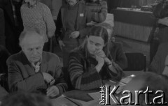 Przed 12.01.1981, Ustrzyki Dolne, Polska.
Strajk okupacyjny rolników w sali konferencyjnej Urzędu Miasta i Gminy. Z prawej siedzi Anna Szczepuła.
Fot. Lech Ścibor-Rylski, zbiory Ośrodka KARTA/Independent Polish Agency (IPA) przekazał Józef Lebenbaum