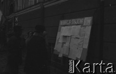 Styczeń-luty 1981, Rzeszów, Polska.
Strajk rolników. Informacja strajkowa przed wejściem do urzędu. 
Fot. Lech Ścibor-Rylski, zbiory Ośrodka KARTA/Independent Polish Agency (IPA) przekazał Józef Lebenbaum