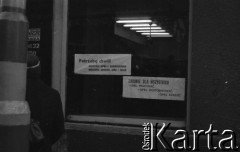 Styczeń-luty 1981, Rzeszów, Polska.
Strajk rolników. Napisy na szybie: 