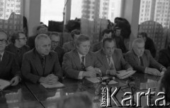 6-8.01.1981, Ustrzyki Dolne, Polska. 
Sala konferencyjna Urzędu Miasta i Gminy. Rozmowy komisji rządowej ze strajkującymi rolnikami, na zdjęciu uczestnicy rozmów.
Fot. Lech Ścibor-Rylski, zbiory Ośrodka KARTA/Independent Polish Agency (IPA) przekazał Józef Lebenbaum