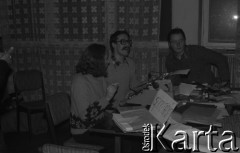 Przed 12.01.1981, Ustrzyki Dolne, Polska.
Strajk okupacyjny rolników w sali konferencyjnej Urzędu Miasta i Gminy. Uczestnicy strajku.
Fot. Lech Ścibor-Rylski, zbiory Ośrodka KARTA/Independent Polish Agency (IPA) przekazał Józef Lebenbaum
