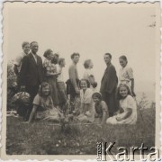 Lipiec 1942, Campulung Muscel, Rumunia.
Polscy uchodźcy w Rumunii podczas II wojny światowej. Kolonie letnie dla polskich studentów - podczas wycieczki. Pierwszy z lewej Stanisław Wisłocki.
Fot. NN, zbiory Ośrodka KARTA, udostępnił Tadeusz Deszkiewicz