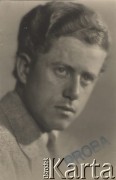 1943, Bukareszt, Rumunia.
Polscy uchodźcy w Rumunii podczas II wojny światowej. Zdjęcie portretowe Stanisława Wisłockiego.
Fot. NN, zbiory Ośrodka KARTA, udostępnił Tadeusz Deszkiewicz