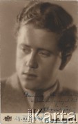 29.11.1943, Bukareszt, Rumunia.
Polscy uchodźcy w Rumunii podczas II wojny światowej. Zdjęcie portretowe Stanisława Wisłockiego. Dedykacja: 
