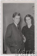 Jesień 1943, Bukareszt, Rumunia.
Polscy uchodźcy w Rumunii podczas II wojny światowej. Stanisław Wisłocki i Alina Janusówna na weselu Filipowiczów.
Fot. NN, zbiory Ośrodka KARTA, udostępnił Tadeusz Deszkiewicz