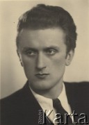 Listopad 1944, Rumunia.
Polscy uchodźcy w Rumunii podczas II wojny światowej. Zdjęcie portretowe Jerzego Niklewicza.
Fot. NN, zbiory Ośrodka KARTA, udostępnił Tadeusz Deszkiewicz