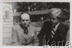Wiosna 1942, Timisoara, Rumunia.
Polscy uchodźcy w Rumunii podczas II wojny światowej. Stanisław Wisłocki oraz jego nauczyciel gry na fortepianie - Emil Michail.
Fot. NN, zbiory Ośrodka KARTA, udostępnił Tadeusz Deszkiewicz