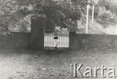1986, Wilno, Litewska SRR, ZSRR
Brama Cmentarza na Rossie.
Fot. NN, zbiory Ośrodka KARTA, udostępniła Halina Cieszkowska