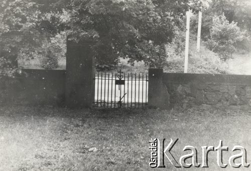 1986, Wilno, Litewska SRR, ZSRR
Brama Cmentarza na Rossie.
Fot. NN, zbiory Ośrodka KARTA, udostępniła Halina Cieszkowska