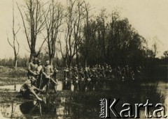 Ok. 1920, Polska.
Żołnierze piechoty Wojska Polskiego.
Fot. NN, zbiory Ośrodka KARTA, udostępniła Halina Cieszkowska