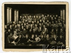 1946, Workuta, Komi, ZSRR.
Zespół Teatru Kombinatu Workut-Węgiel po Przedstawieniu 