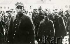 1939-1945, Płońsk, Polska.
Jeńcy polscy na ulicy.
Fot. NN, zbiory Ośrodka KARTA, przekazał Jan Ptasiński