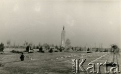Po 1945, Bolęcin (powiat płoński), Polska.
Cmentarz żołnierzy radzieckich z 2 Frontu Białoruskiego.
Fot. NN, zbiory Ośrodka KARTA, przekazał Jan Ptasiński