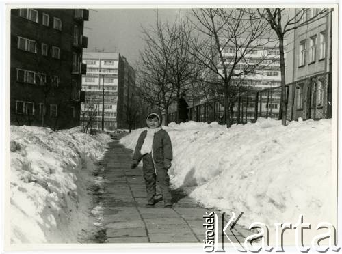 Zima 1979, Warszawa, Polska.
Ulica Ogrodowa, Olimpia Pordes na zaśnieżonej alejce.
Fot. NN, kolekcja Elżbiety Jędrych-Pordes, zbiory Ośrodka KARTA