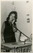 25.09.1972, Warszawa, Polska.
Dziennikarka Elżbieta Jędrych w czasie pracy w redakcji 