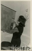 25.09.1972, Warszawa, Polska.
Dziennikarka Elżbieta Jędrych w czasie pracy w redakcji 