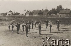 1934, Brześć nad Bugiem, Polska.
Gimnastyka uczniów V klasy Szkoły Powszechnej nr 5.
Fot. NN, zbiory Ośrodka KARTA, album rodziny Skorupskich udostępniła Agata Witerska