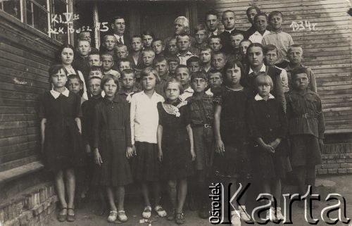 1934, Brześć nad Bugiem, Polska.
Nauczyciele i uczniowie V klasy Szkoły Powszechnej nr 5.
Fot. NN, zbiory Ośrodka KARTA, album rodziny Skorupskich udostępniła Agata Witerska