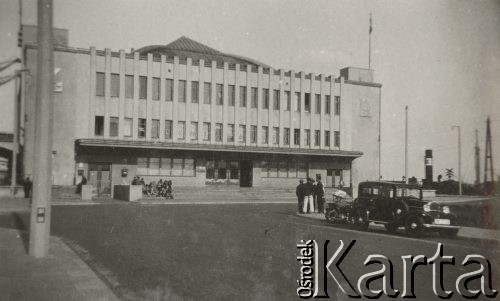 1936, Gdynia, Polska.
Fasada Dworca Morskiego w gdyńskim porcie.
Fot. NN, zbiory Ośrodka KARTA, album Ireny Skorupskiej udostępniła Agata Witerska