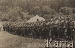 15.08.1934, Istebna, Polska.
Uczestniczki obozu Przysposobienia Wojskowego Kobiet podczas mszy św. Wśród nich Irena Skorupska.
Fot. NN, zbiory Ośrodka KARTA, album Ireny Skorupskiej udostępniła Agata Witerska