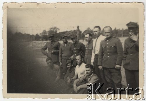 29.06.1943, Altengrabow, Niemcy
Więźniowie obozu Stalag XI A. Na odwrocie dedykacja: 