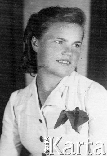 29.10.1944, Końskie, Polska.
Stefania Firkowska, portret. Urodzona 20.09.1925 w Końskich, córka Jana i Marianny. Żołnierz oddziału 