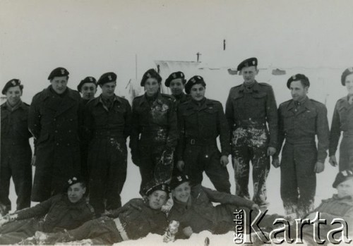 1947, Wielka Brytania.
Żołnierze 2 Korpusu Polskiego.
Fot. Czesław Dobrecki, zbiory Ośrodka KARTA, Pogotowie Archiwalne [PAF_015], przekazał Krzysztof Dobrecki