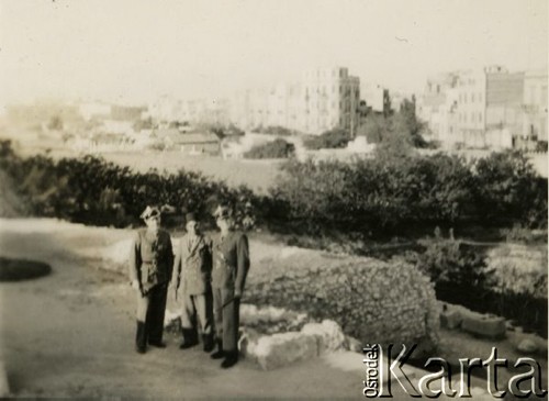 17.02.1941, Aleksandria, Egipt.
Żołnierze Samodzielnej Brygady Strzelców Karpackich podczas zwiedzania Aleksandrii. 
Fot. Czesław Dobrecki, zbiory Ośrodka KARTA, Pogotowie Archiwalne [PAF_015], przekazał Krzysztof Dobrecki