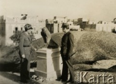 17.02.1941, Aleksandria, Egipt.
Żołnierze Samodzielnej Brygady Strzelców Karpackich podczas zwiedzania.
Fot. Czesław Dobrecki, zbiory Ośrodka KARTA, Pogotowie Archiwalne [PAF_015], przekazał Krzysztof Dobrecki