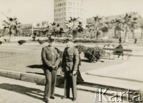 17.02.1941, Aleksandria, Egipt.
Żołnierze Samodzielnej Brygady Strzelców Karpackich podczas zwiedzania Aleksandrii. 
Fot. Czesław Dobrecki, zbiory Ośrodka KARTA, Pogotowie Archiwalne [PAF_015], przekazał Krzysztof Dobrecki