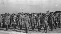 1942-1943, Bliski Wschód.
Uroczystości wojskowe, orkiestra.
Fot. Czesław Dobrecki, zbiory Ośrodka KARTA, Pogotowie Archiwalne [PAF_015], przekazał Krzysztof Dobrecki