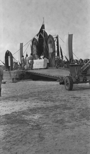 1942-1943, Bliski Wschód.
Uroczystości wojskowe, msza święta.
Fot. Czesław Dobrecki, zbiory Ośrodka KARTA, Pogotowie Archiwalne [PAF_015], przekazał Krzysztof Dobrecki