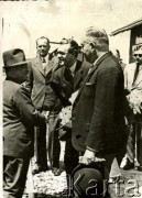 Czerwiec 1937, Stebnik, pow. Dobromil, woj. Lwów, Polska.
Stacja kolejowa w Stebniku, przybycie wizytacji do tutejszej kopalni soli.
Fot. NN, zbiory Ośrodka KARTA, Pogotowie Archiwalne [PAF_008], udostępnił Michał Witt