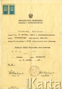 21.06.1939, Bobowo, pow. Starogard, woj. pomorskie, Polska.
Świadectwo Felicji Błędzkiej ukończenia Publicznej Szkoły Powszechnej stopnia trzeciego w Bobowie. Na świadectwie widoczna jest pieczęć tej szkoły, w lewym górnym rogu dwa znaczki o treści: 