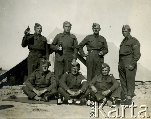 1943, Irak.
Żołnierze Armii Polskiej na Wschodzie.
Fot. NN, zbiory Ośrodka KARTA, Pogotowie Archiwalne [PAF_009], udostępniła Barbara Raszczyk